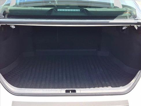 Used 2020 Toyota Camry SE w/ Blackout Package FWD image 6