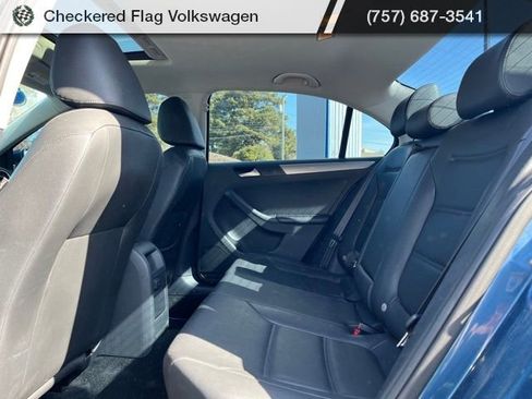 Used 2017 Volkswagen Jetta SE image 25