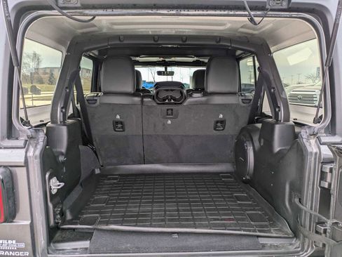 Used 2019 Jeep Wrangler Unlimited Sahara image 31