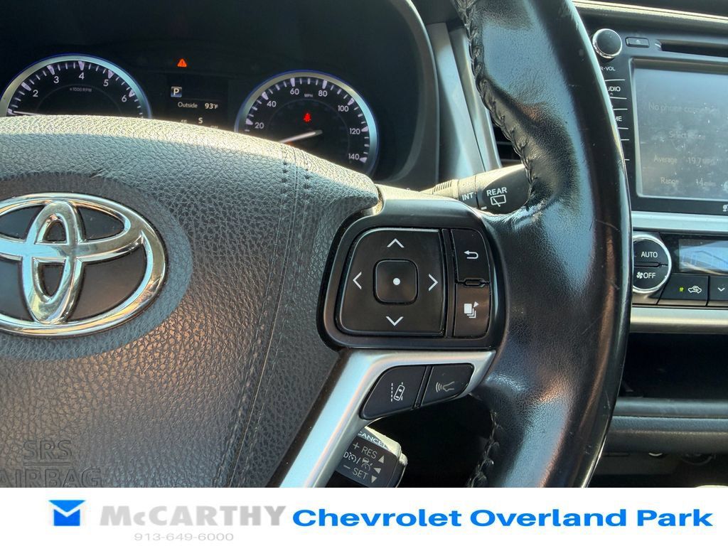 Used 2017 Toyota Highlander SE FWD image 14