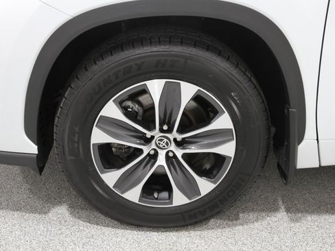 Used 2022 Toyota Highlander XLE image 22