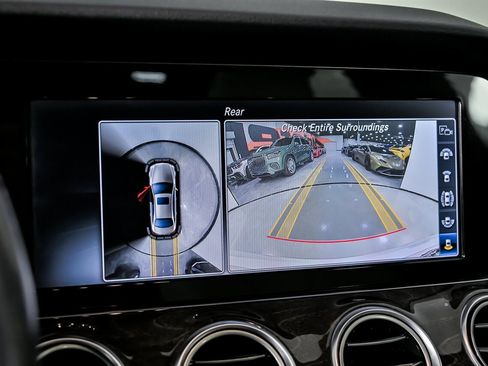 Used 2019 Mercedes-Benz E 300 4MATIC image 32