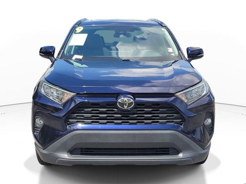 Used 2019 Toyota RAV4 XLE w/ Convenience Package FWD image 2
