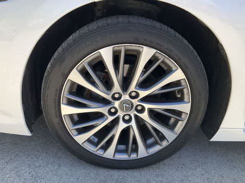 Used 2020 Lexus ES 350 w/ Premium Package FWD image 11