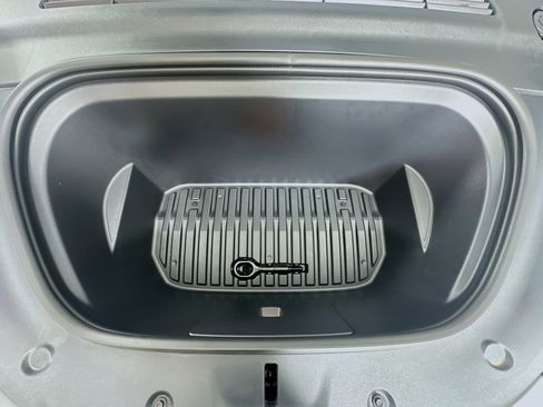 Used 2023 Tesla Model Y Long Range image 30