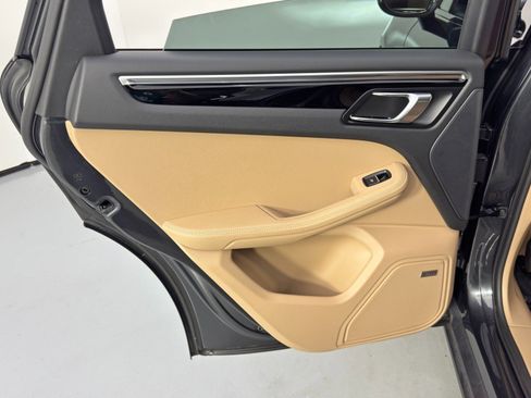 Used 2021 Porsche Macan image 41