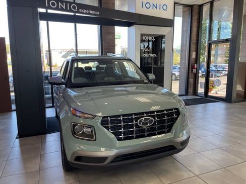 New 2026 Hyundai Venue SEL image 2