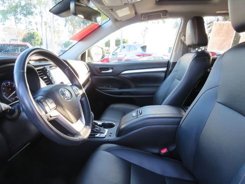 Used 2019 Toyota Highlander XLE image 15