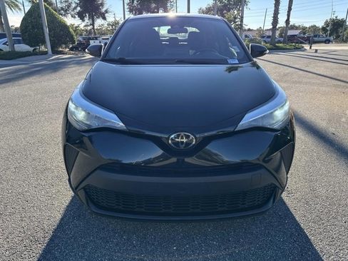 Certified 2022 Toyota C-HR XLE image 6