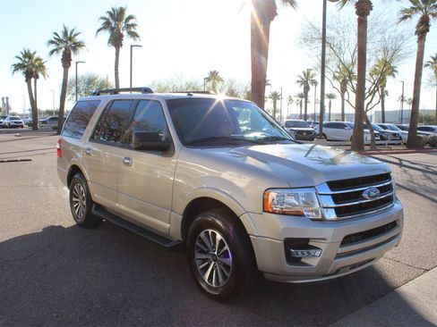 Used 2017 Ford Expedition XLT image 7