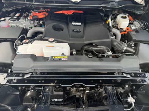 Certified 2024 Toyota Sequoia Platinum AWD/4WD image 34
