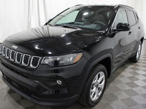 Used 2025 Jeep Compass Latitude AWD/4WD image 31