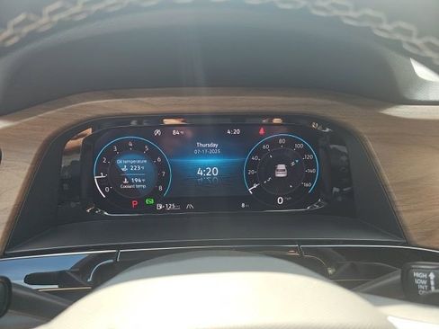 Used 2025 Volkswagen Atlas SE AWD/4WD image 24