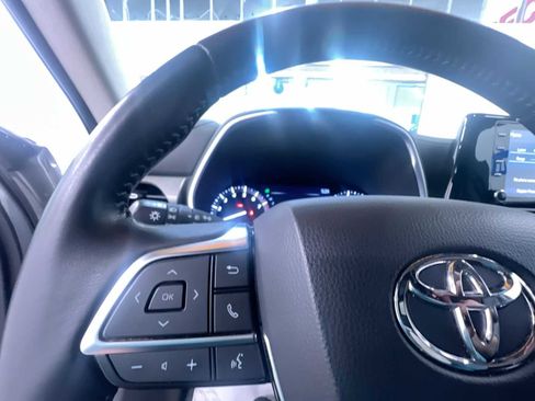 Used 2020 Toyota Highlander XLE image 20