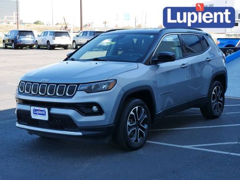 Used 2022 Jeep Compass Limited image 9