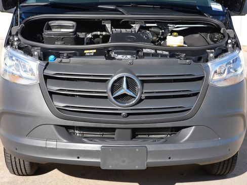 Used 2024 Mercedes-Benz Sprinter 2500 image 8