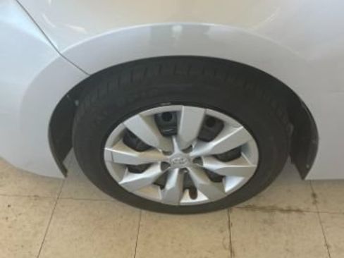 Used 2015 Toyota Corolla LE FWD image 19