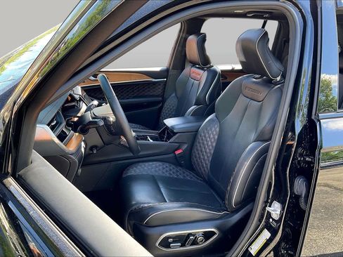 Used 2022 Jeep Grand Cherokee Summit AWD/4WD image 7