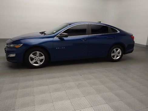 Used 2019 Chevrolet Malibu LS image 2
