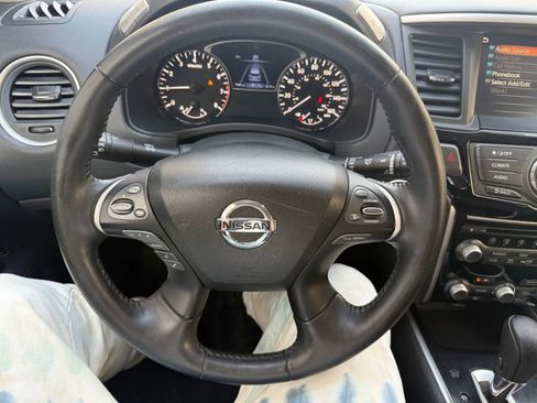 Used 2020 Nissan Pathfinder SV FWD image 22