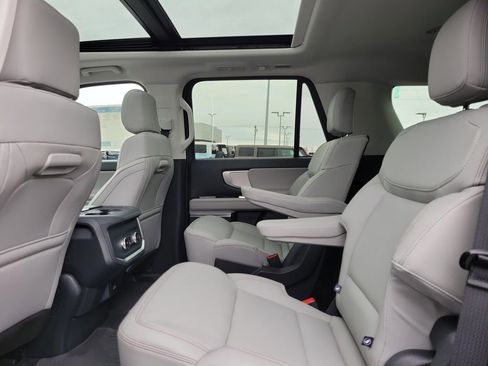 New 2025 Ford Expedition Active image 13