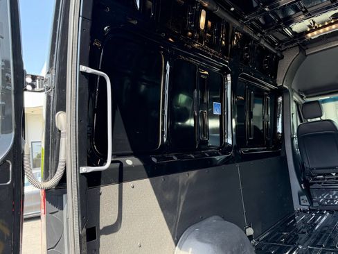 Used 2024 Mercedes-Benz Sprinter 2500 image 15