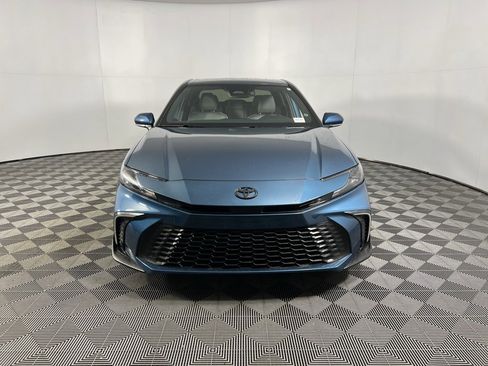 Used 2025 Toyota Camry SE image 9