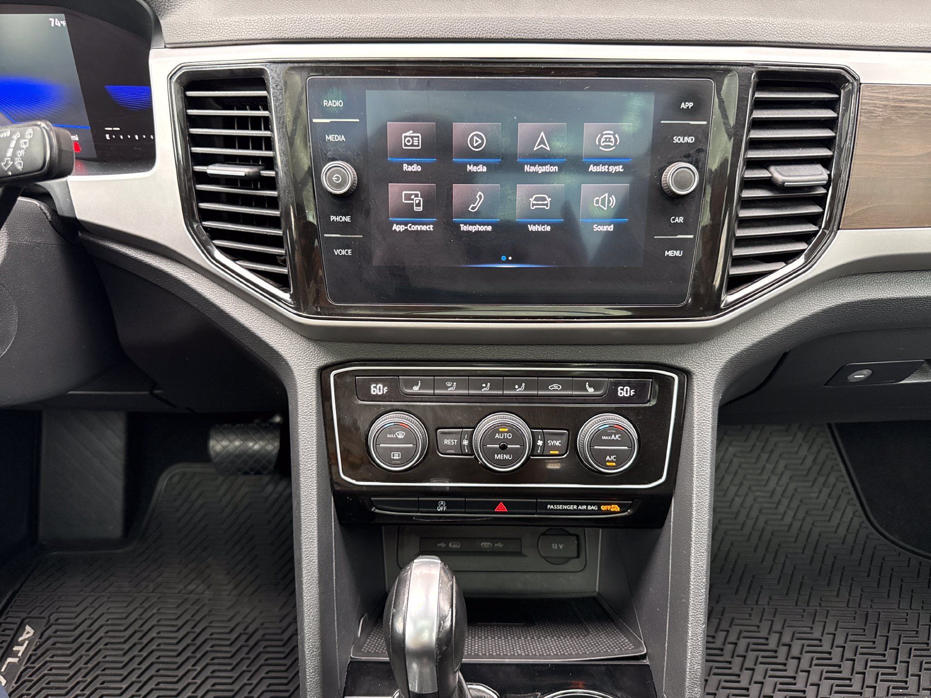 Used 2022 Volkswagen Atlas SE w/ Panoramic Sunroof Package AWD/4WD image 6