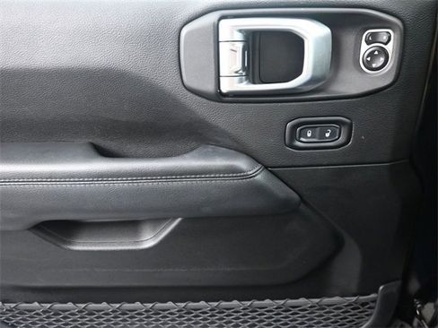 Used 2020 Jeep Wrangler Unlimited Sahara image 24