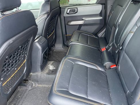 Used 2022 Ford Bronco Badlands image 11