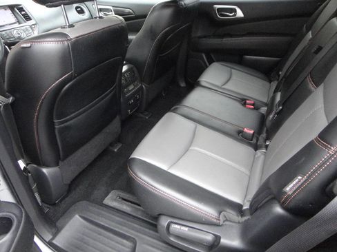 Used 2019 Nissan Pathfinder SL image 13