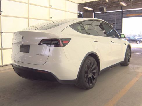 Used 2023 Tesla Model Y Long Range AWD/4WD image 4