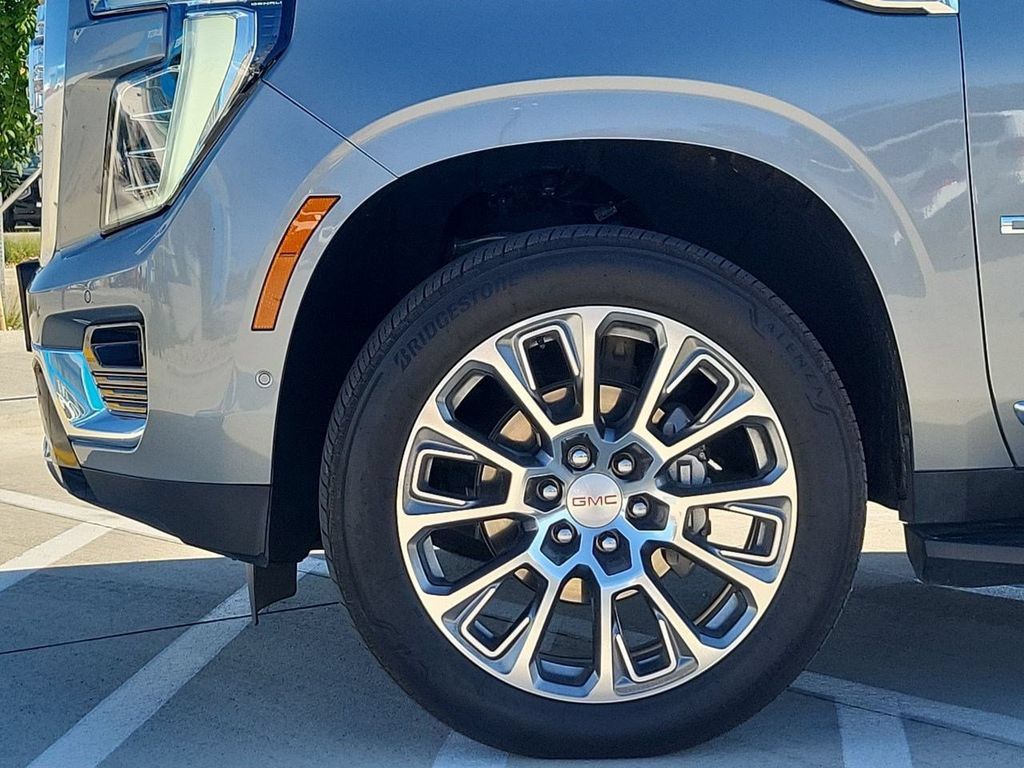 Used 2025 GMC Yukon XL Denali AWD/4WD image 39
