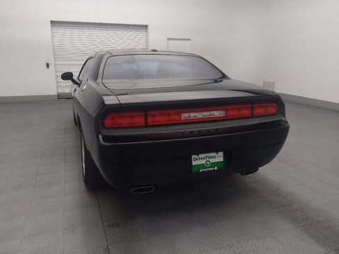 Used 2014 Dodge Challenger SXT RWD image 6