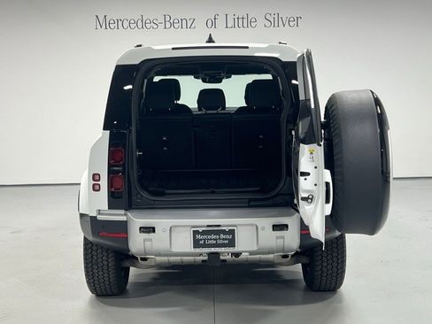 Used 2025 Land Rover Defender 110 S image 5