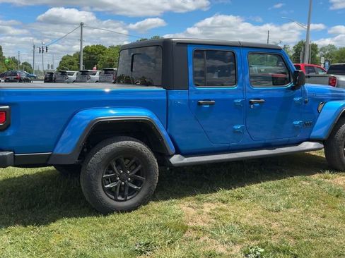 Used 2022 Jeep Gladiator Sport AWD/4WD image 7