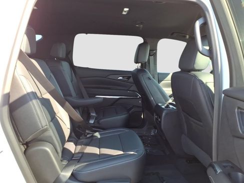 Used 2026 Chevrolet Traverse LT w/ Driver Confidence Package FWD image 12