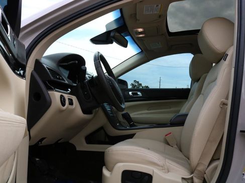 Used 2019 Lincoln MKT AWD image 21