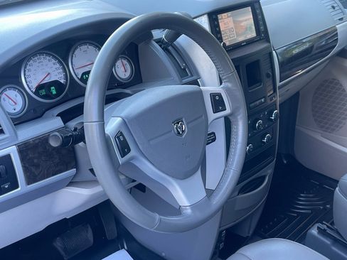 Used 2010 Dodge Grand Caravan SXT image 11