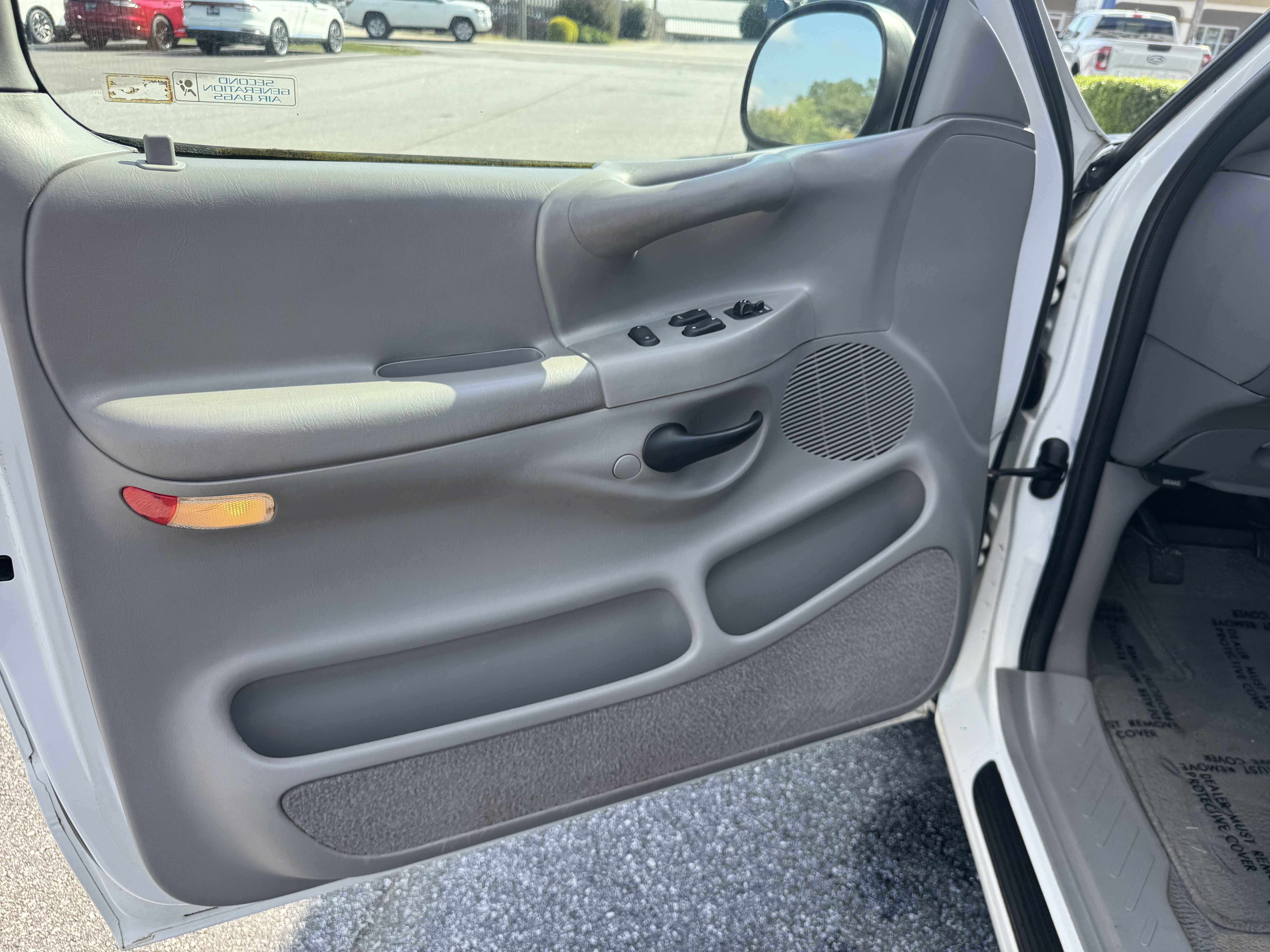 Used 1998 Ford F150 Lariat RWD image 6