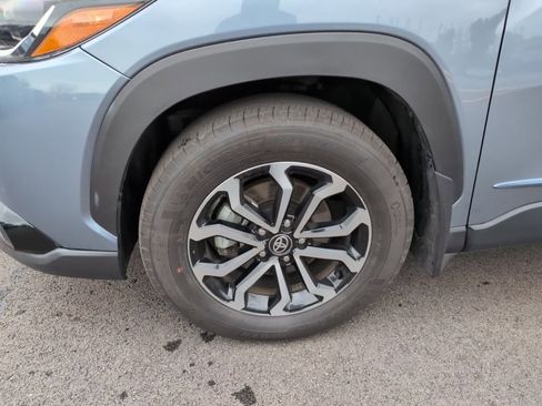 Used 2025 Toyota Corolla Cross AWD Hybrid w/ Moonroof Package image 8