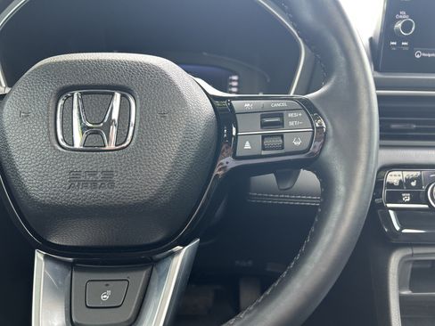 Used 2025 Honda Pilot Elite image 3