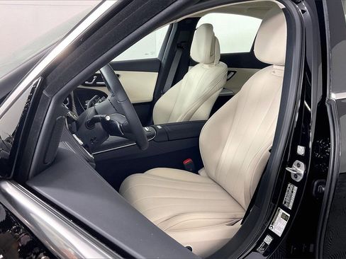 New 2026 Mercedes-Benz E 350 4MATIC Sedan image 9