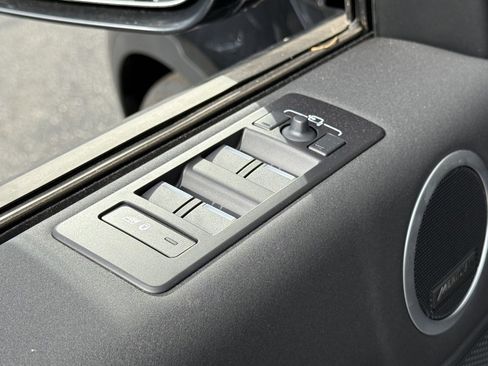 New 2025 Land Rover Discovery S image 12