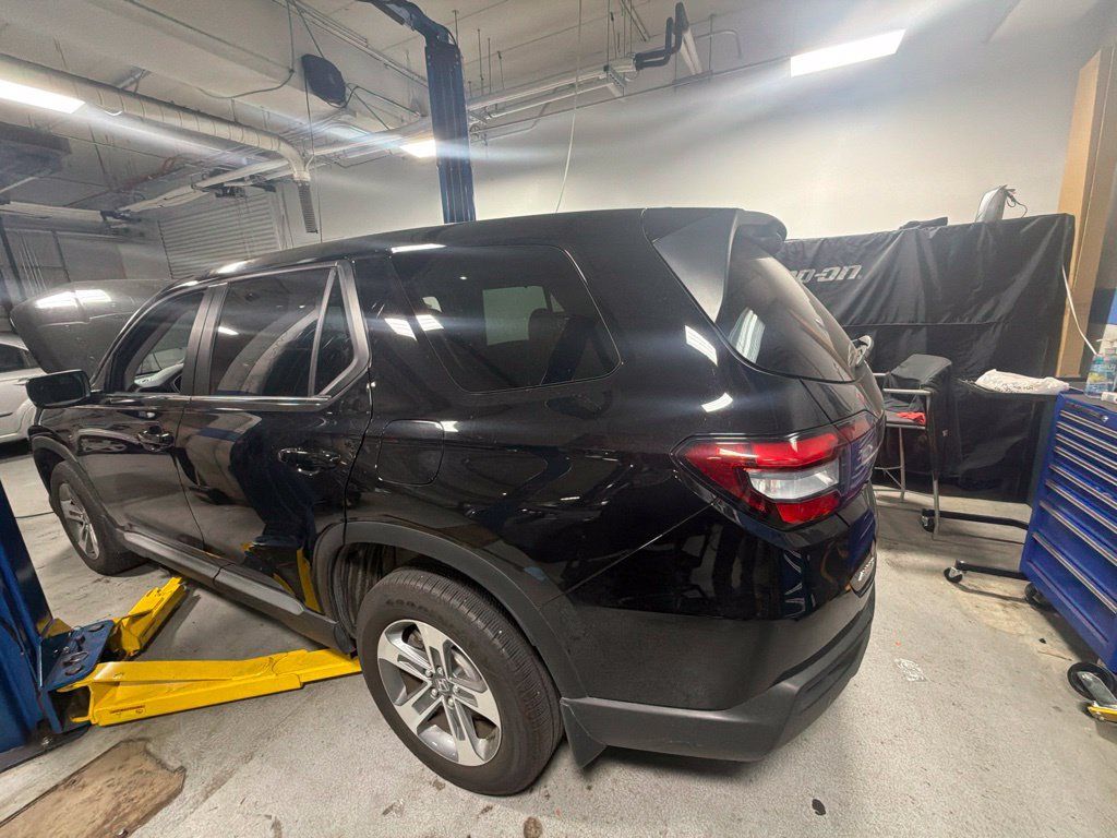 Used 2023 Honda Pilot EX-L image 4