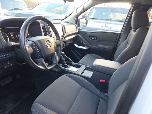 Used 2024 Nissan Frontier SV w/ SV Convenience Package image 3