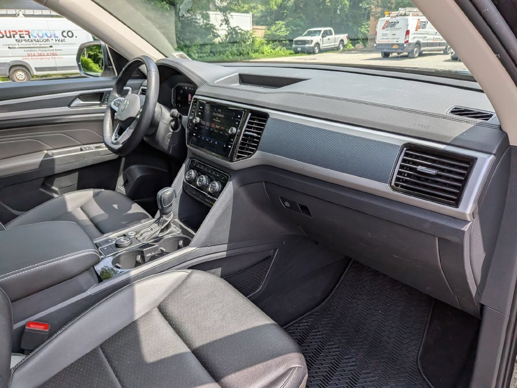 Used 2023 Volkswagen Atlas SEL R-Line AWD/4WD image 32