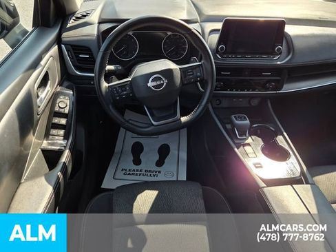 Used 2025 Nissan Rogue SV image 6