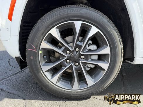 New 2025 Jeep Grand Cherokee Overland w/ Adv Protech Group III AWD/4WD image 10