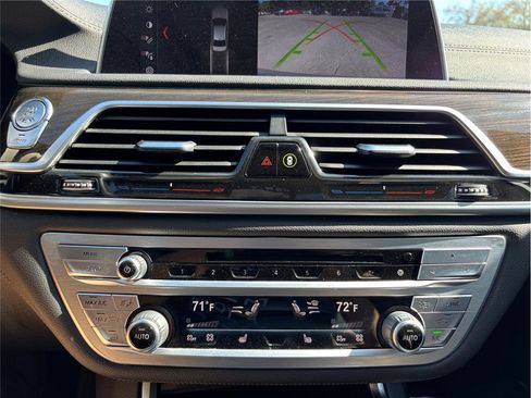 Used 2019 BMW 740i image 34